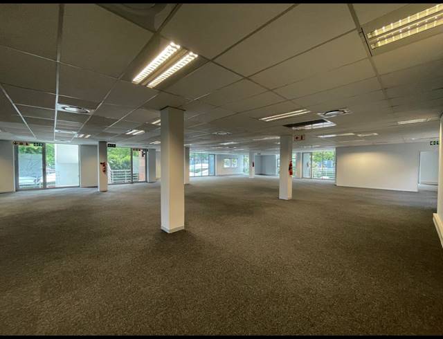 658M² OFFICE TO LET IN BRYANSTON